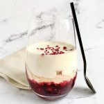 Trifli med bær - nem dessert i glas på 10 minutter