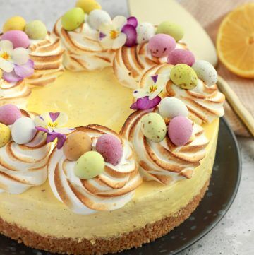 Påske cheesecake med citron og marengs - frisk påskekage med påskeæg